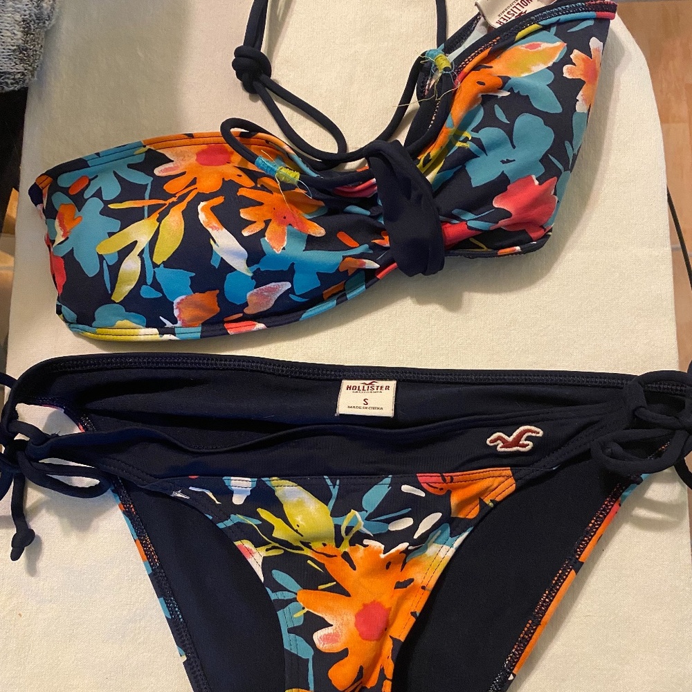 WOMENS HOLLISTER FLORAL BIKINI LARGE TOP SMALL BOTTOM